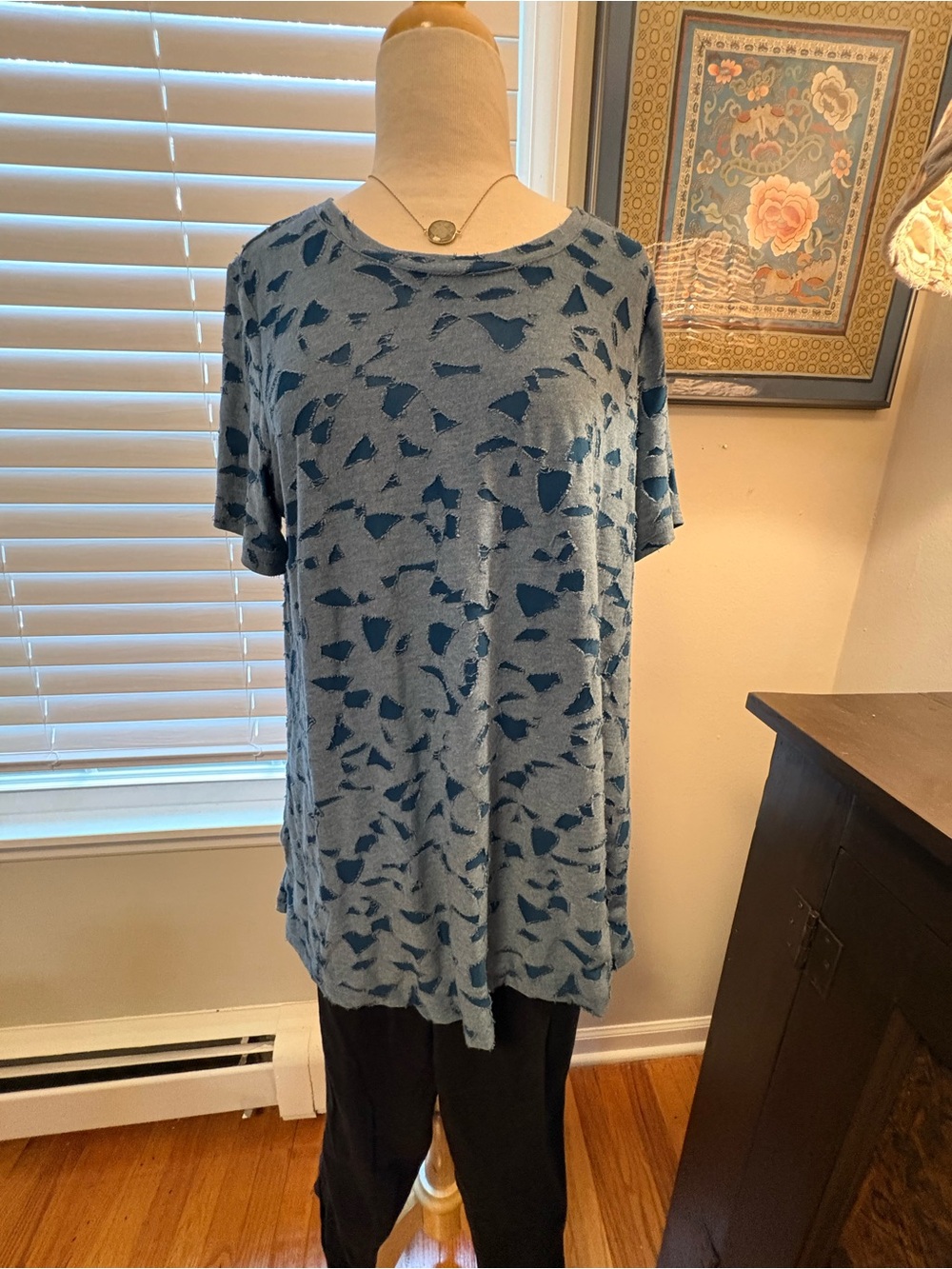 LOGO by Lori Goldstein Blue Textured Short Sleeve Tunic Top, Size L (Like new!)